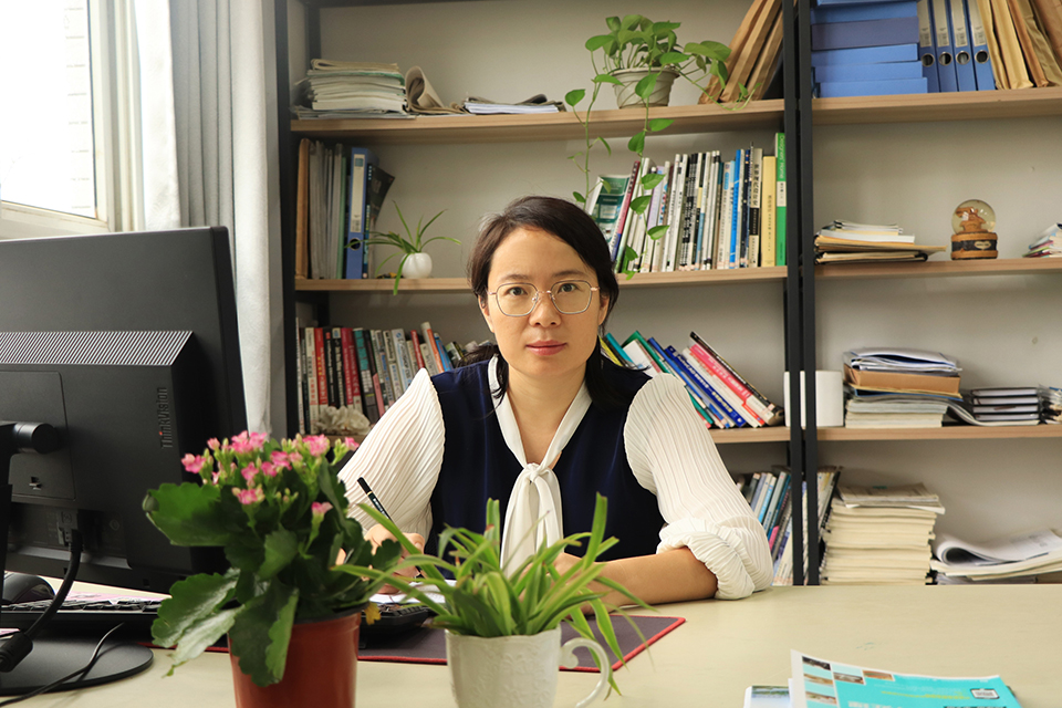 建筑系-张聪--镇江市十佳教师960.jpg